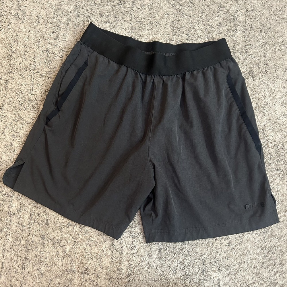 Mitre Performance Athletic Shorts Mens Medium Black Zipper Pockets Soccer